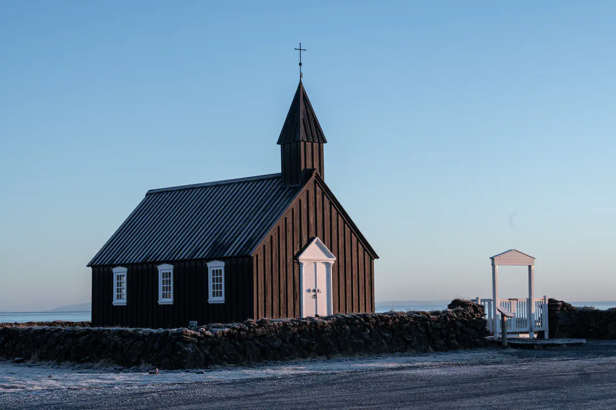 Image of a random church to represent free church